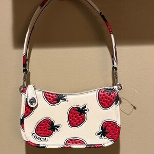 NEW Coach swinger Strawberry Print shoulder bag w key tag